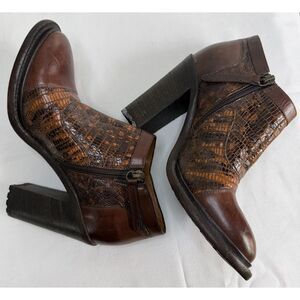 UGG Collection Boots Women’s 5 Brown Leather Italy Croc Embossed Zip